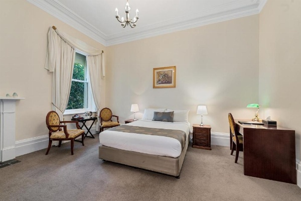 Waratah On York image 15