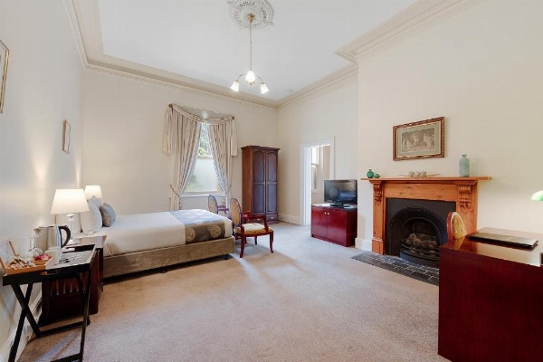 Waratah On York image 16