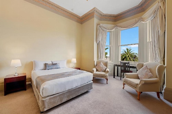 Waratah On York image 19