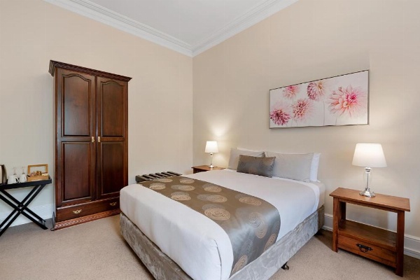 Waratah On York image 24