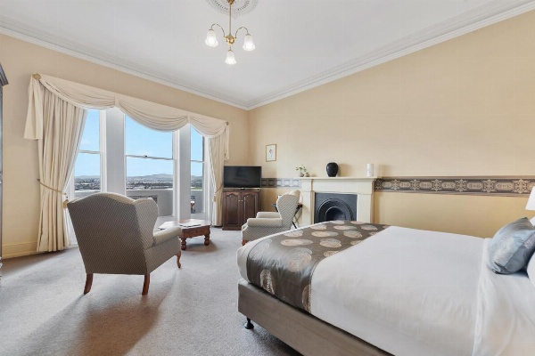 Waratah On York image 6